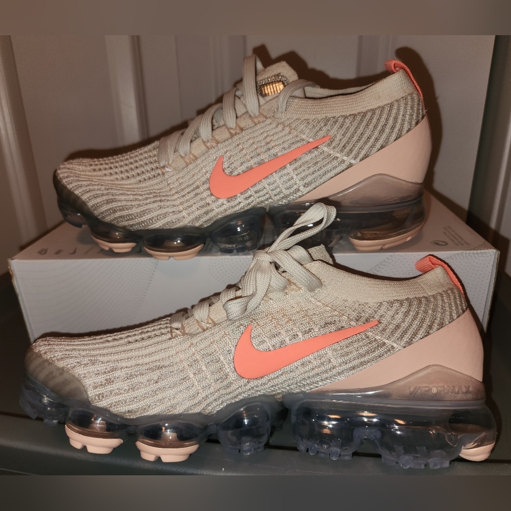 Nike Air Vapormax Flyknit 3 Shoes in Light Cream/Atomic Pink; Size W 9 *OR* 9.5